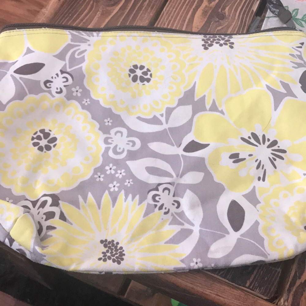 Thirty-One Make-up pouch